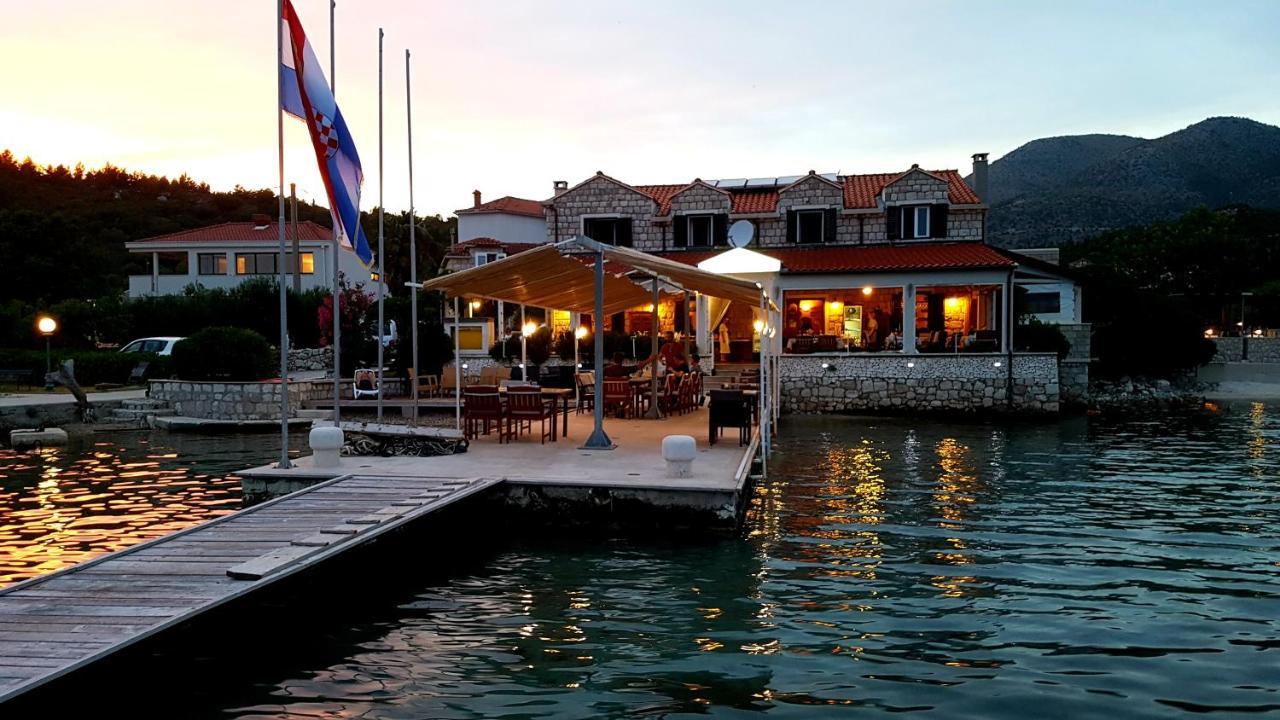 Sweet Village Hotel By The Sea สลาโน ภายนอก รูปภาพ